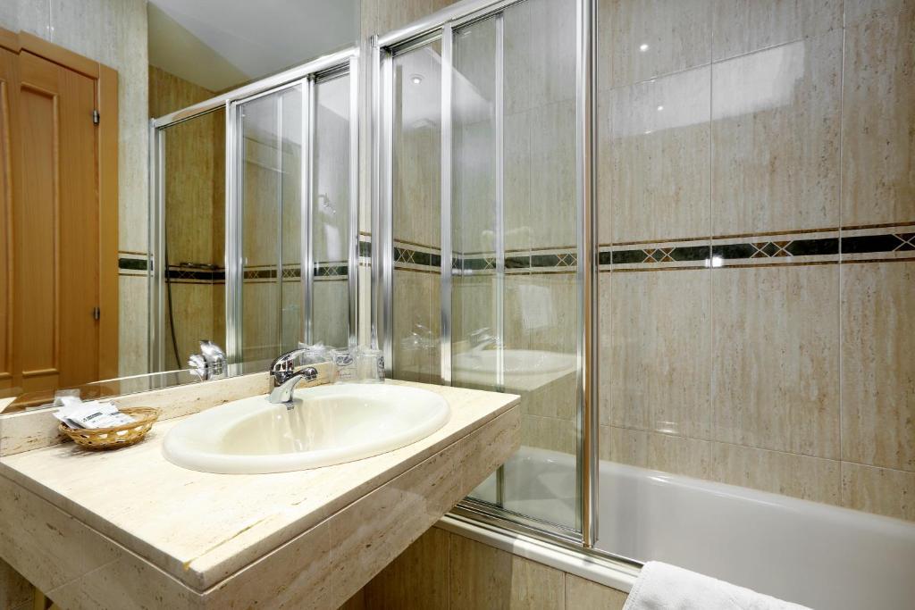Hostal Silserranos Мадрид Номер фото
