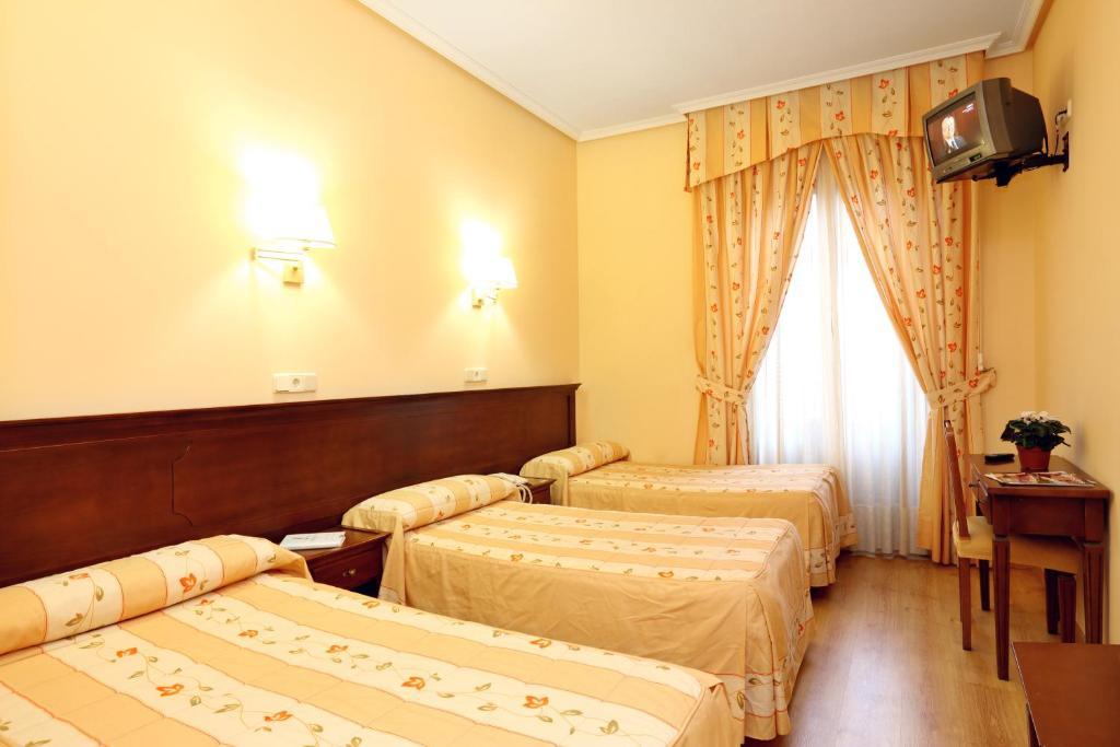 Hostal Silserranos Мадрид Экстерьер фото