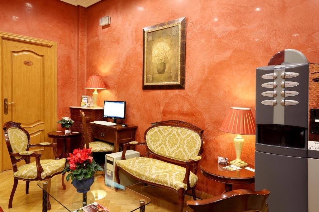 Hostal Silserranos Мадрид Экстерьер фото