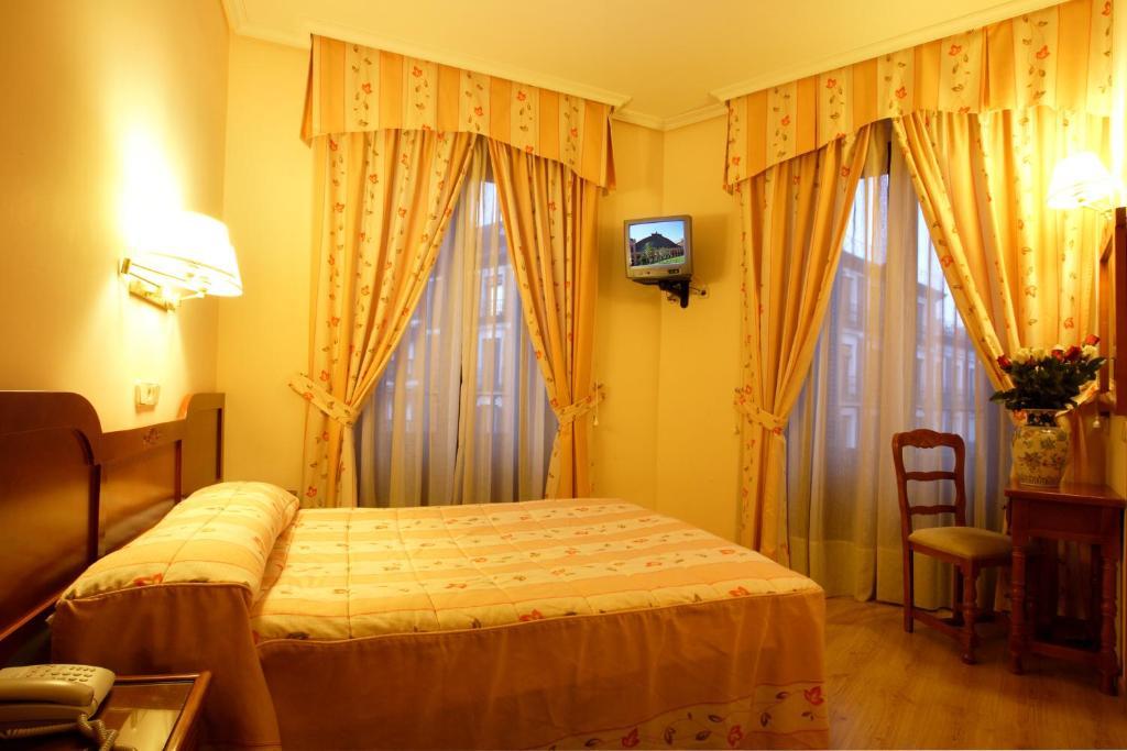 Hostal Silserranos Мадрид Номер фото