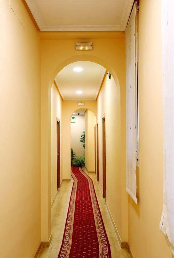 Hostal Silserranos Мадрид Экстерьер фото