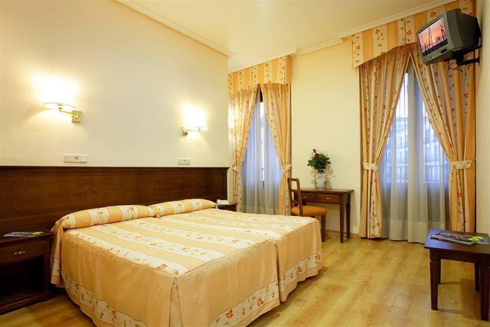 Hostal Silserranos Мадрид Экстерьер фото