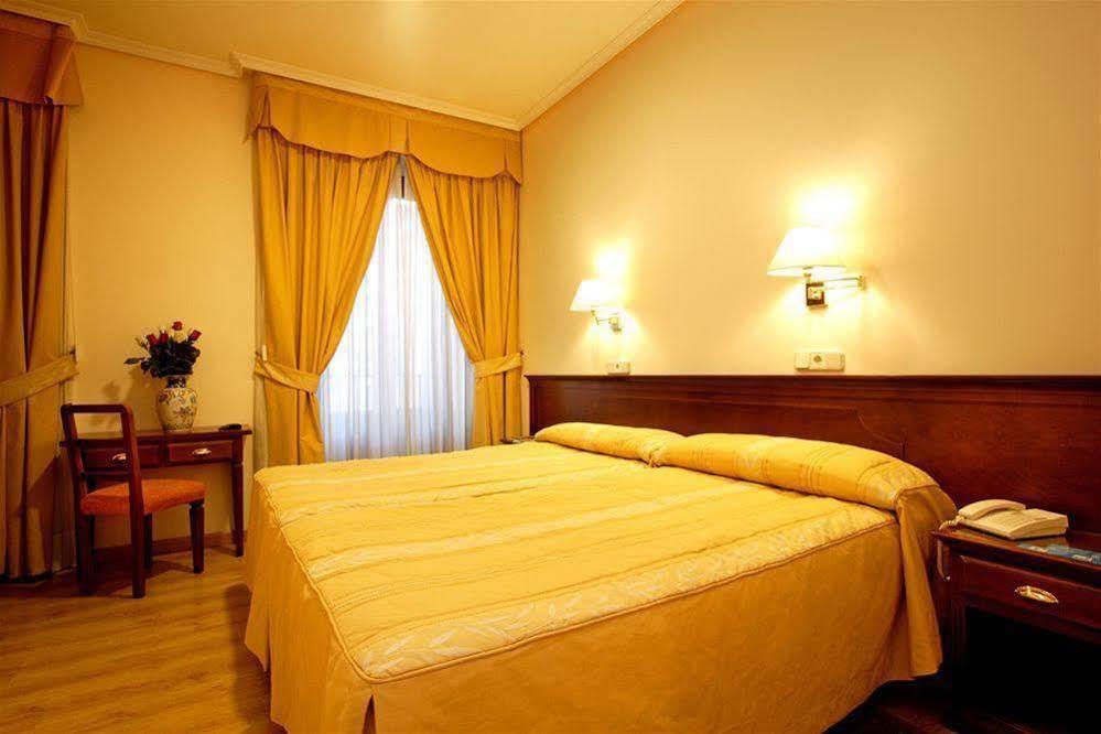 Hostal Silserranos Мадрид Экстерьер фото